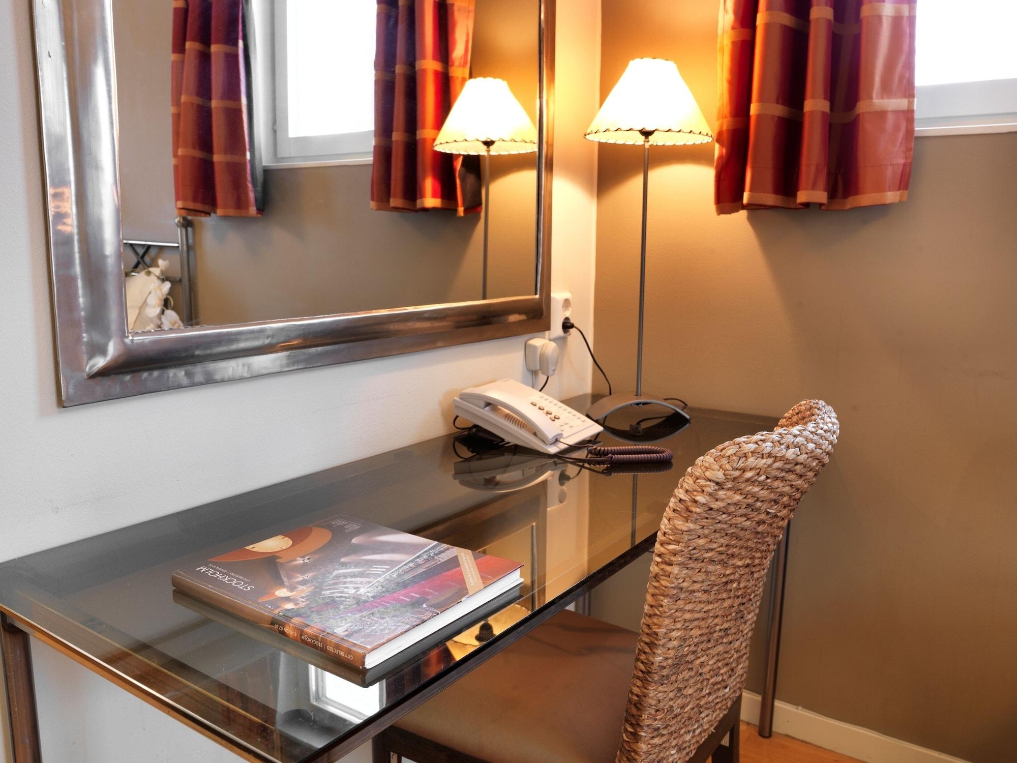 Maude'S Hotel Enskede Stokholm Oda fotoğraf